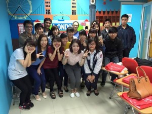 Cô Hương Liên đã giúp em cảm thấy yêu thích, dễ  gần với tiếng Anh hơn