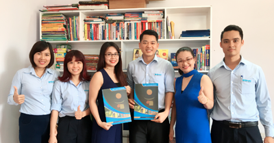 Ms Hoa TOEIC kí kết hợp đồng xuất bản sách với MCBooks