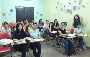 Pre1340: Bạn em kêu là: “Mày muốn học TOEIC hả, học Ms Hoa đi, tao đang học nè, dạy được lắm, lớp dễ thương nữa, mới học một khoá mà tao được 550 rồi nè!”