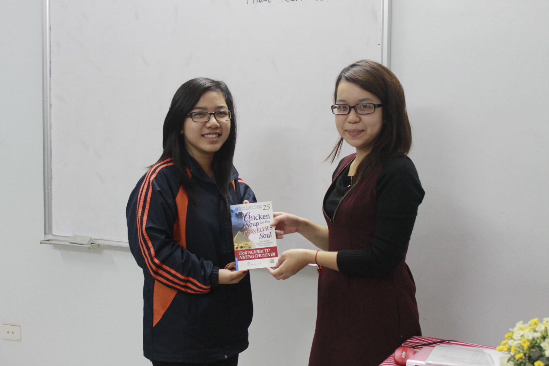 tang qua cho hoc vien dat diem cao trung tam luyen thi toeic ms hoa toeic